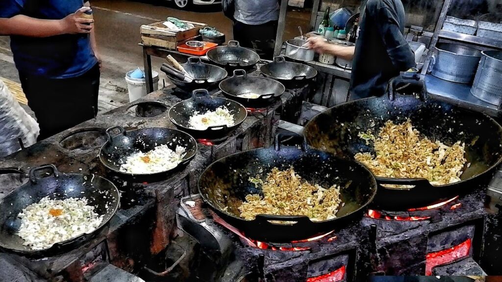 Cita Rasa Nasi Goreng Arang dengan Aroma Smoky yang Khas