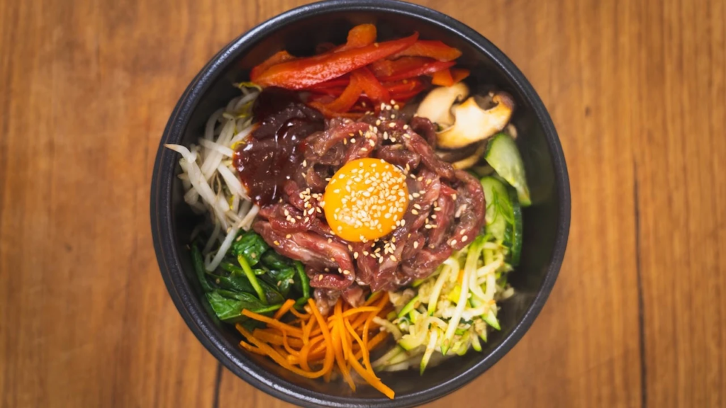 Mengapa Bibimbap Jadi Hidangan Ikonik Korea? Ini Sejarah dan Cara Membuatnya