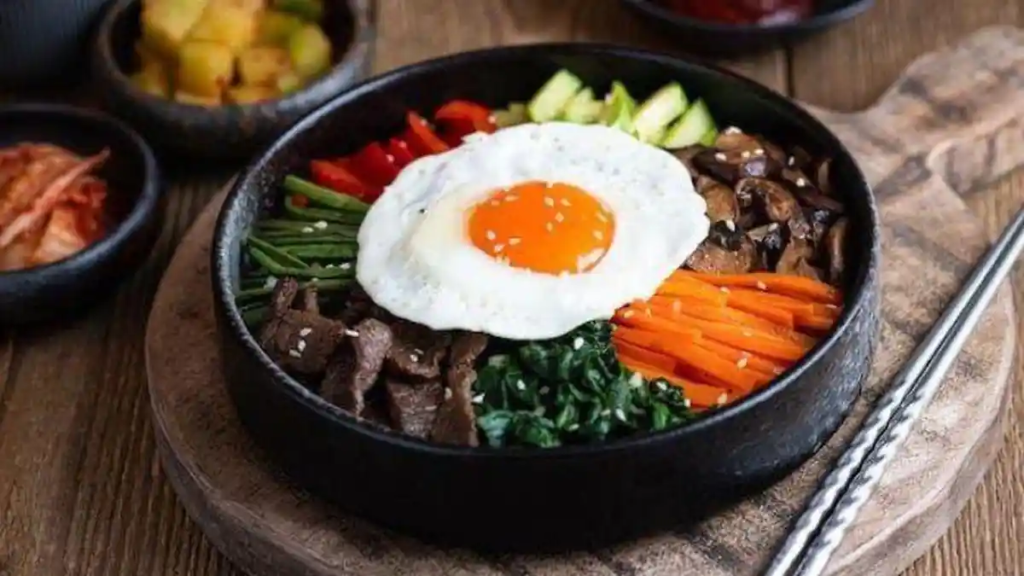 Mengapa Bibimbap Jadi Hidangan Ikonik Korea? Ini Sejarah dan Cara Membuatnya