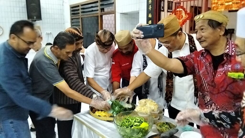 Rujak Aceh Bikin Ketagihan! Sensasi Pedas Segar dari Tanah Rencong