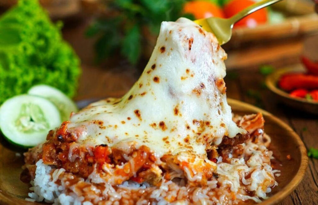 Gila Pedas Gurih! Ayam Geprek Sambal Keju Leleh Ini Bikin Lidah Ketagihan Maksimal