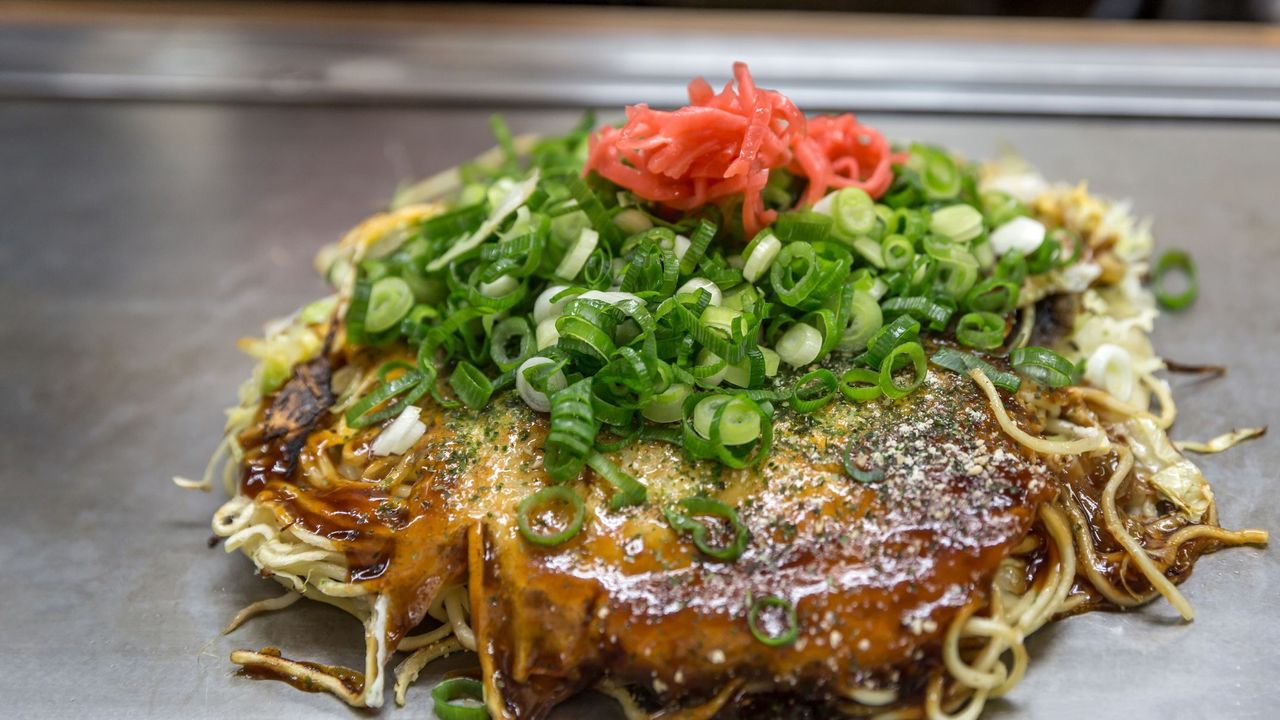 Rahasia Lezat Okonomiyaki Hiroshima Terungkap, Kuliner Ini Bikin Ketagihan