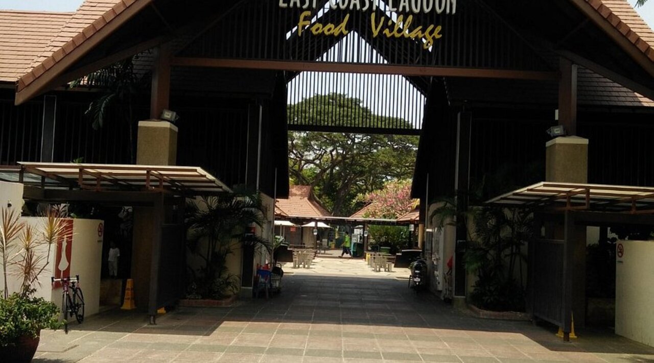 Awalnya Iseng Jalan Malam, Berakhir Ketagihan di East Coast Lagoon Food Village