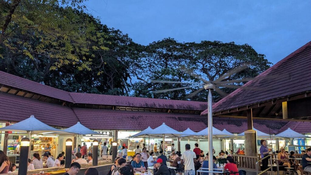 Awalnya Iseng Jalan Malam, Berakhir Ketagihan di East Coast Lagoon Food Village