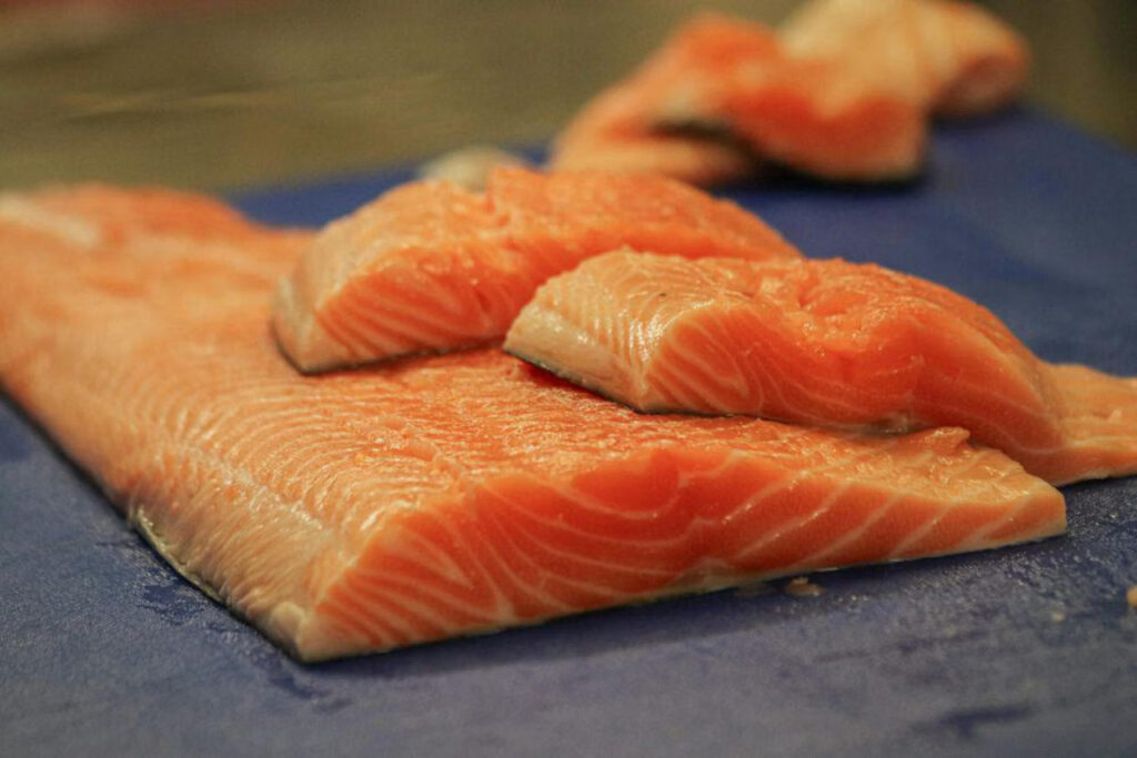 Jangan Ngaku Pecinta Hidangan Ikan Kalau Belum Coba Resep Salmon Mozaru Ini!