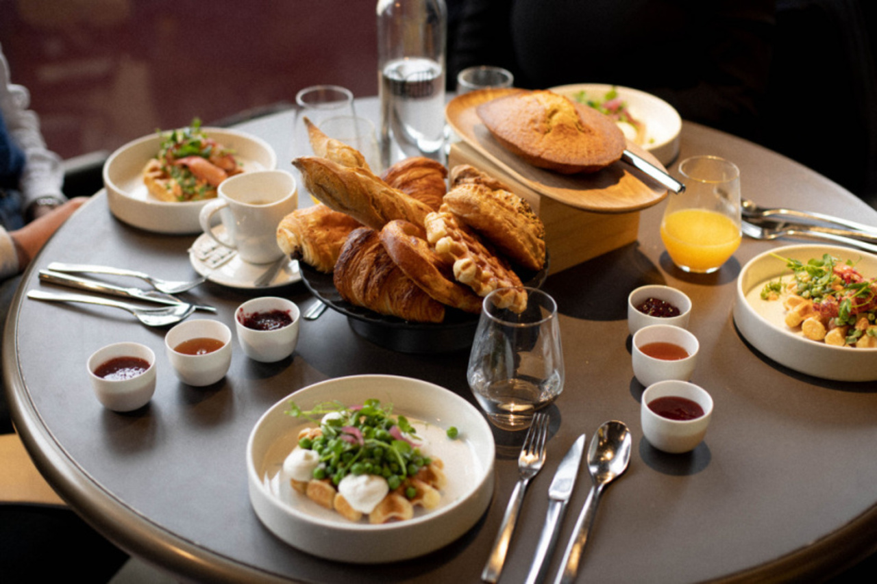 Brunch di Madame Brasserie Bikin Susah Move On, Sensasi Santai di Menara Eiffel yang Lagi Viral!