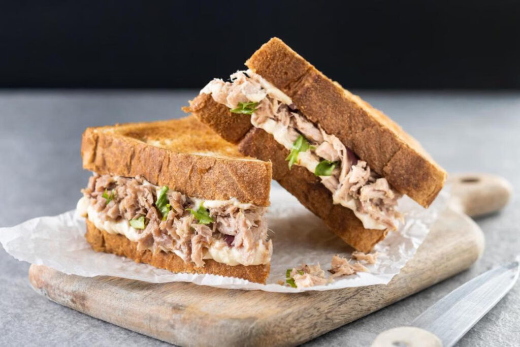Apa Rahasia di Balik Spicy Tuna Sandwich yang Bikin Ketagihan Ini?