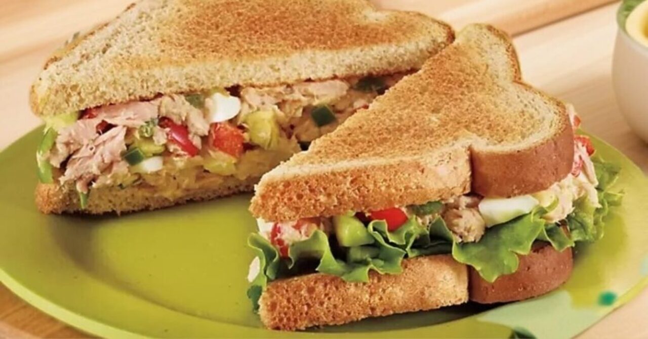 Apa Rahasia di Balik Spicy Tuna Sandwich yang Bikin Ketagihan Ini?