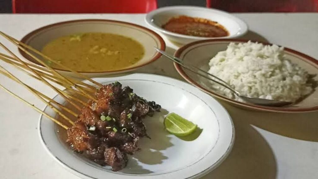Rahasia Enaknya Satai Matang Aceh Terungkap! Ternyata Wajib Dicocol Kuah Sup Biar Makin Nagih!