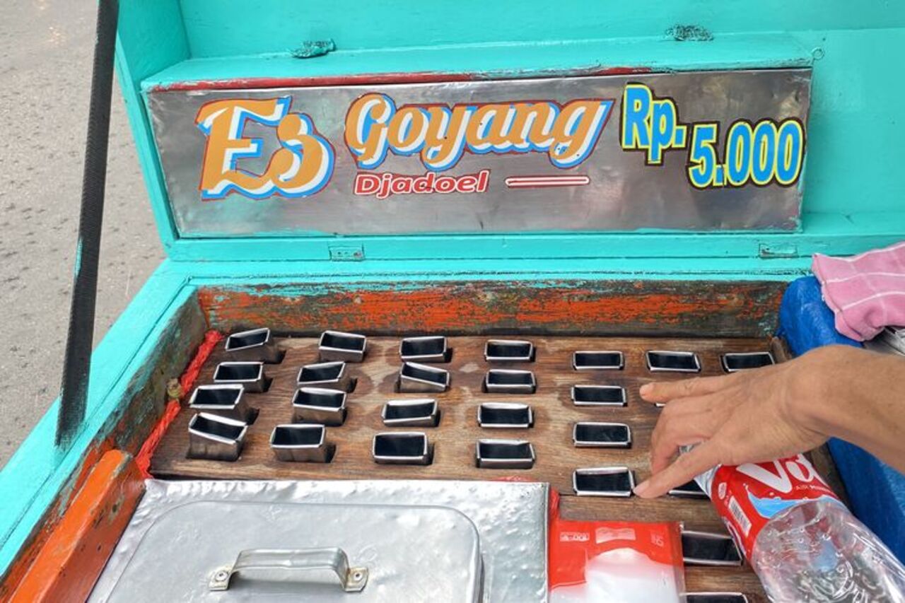 Es Goyang Jakarta Bukan Sekadar Jajanan, Tapi Aset Ekonomi Kerakyatan yang Bikin Kaget!