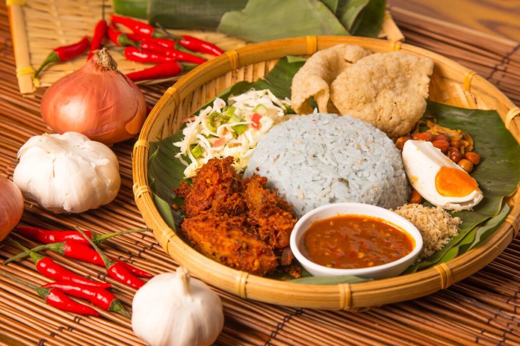 Masih Eksis dan Ramai! Rekomendasi Nasi Ulam Jakarta yang Bikin Lidah Tak Bisa Move On