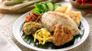 Masih Eksis dan Ramai! Rekomendasi Nasi Ulam Jakarta yang Bikin Lidah Tak Bisa Move On