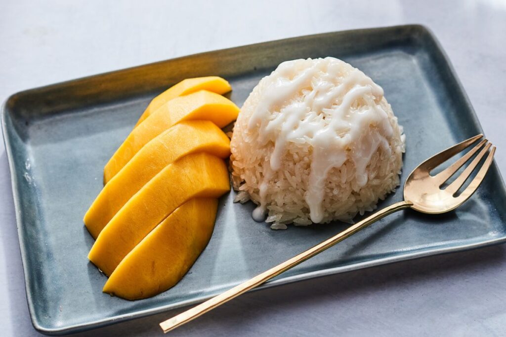 Tak Perlu Jauh ke Thailand! Ini Resep Mango Sticky Rice Super Mudah dan Lezat!