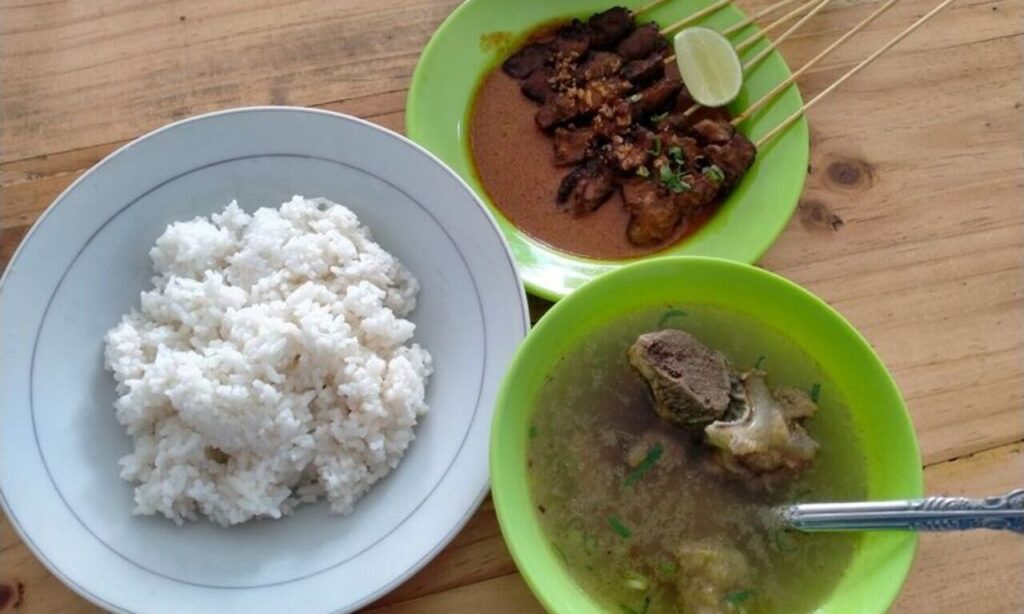 Rahasia Enaknya Satai Matang Aceh Terungkap! Ternyata Wajib Dicocol Kuah Sup Biar Makin Nagih!