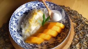 Bukan Cuma Mango Sticky Rice! Ini Dessert Tradisional Thailand yang Bikin Lisa BLACKPINK Jatuh Cinta!