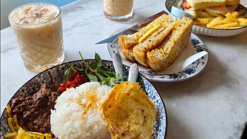 7 Nasi Langgi Terenak di Cirebon yang Bikin Nagih, Kuliner Legendaris Ini Wajib Masuk List!