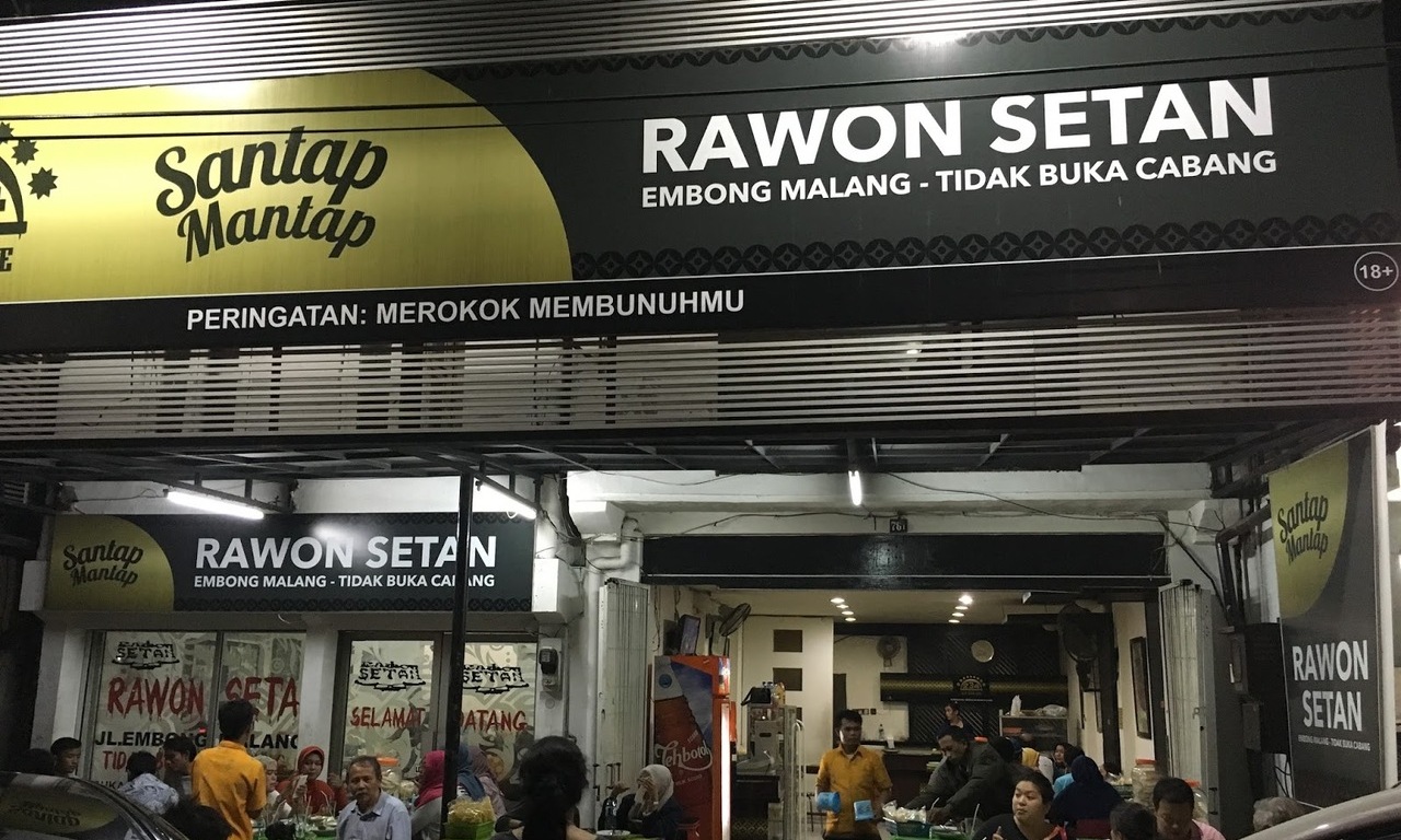Kuliner Legendaris Surabaya, Rawon Setan Ini Selalu Ramai Pembeli hingga Larut Malam