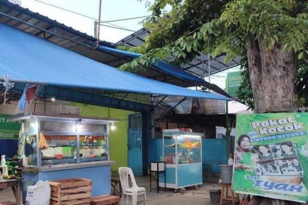 Sudah Berdiri Puluhan Tahun, Pokat Kocok Bu Iyah Tetap Ramai Diburu Pembeli